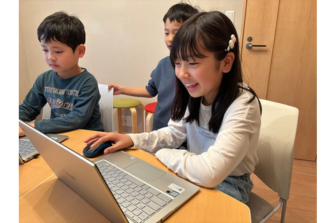 LeLu Kids授業風景、先生１人に５人までの少人数制個別指導です！