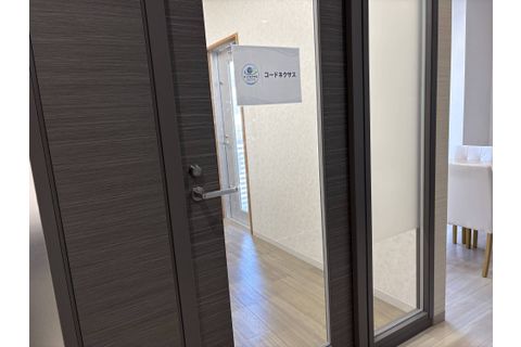 内観(応接室のドア)