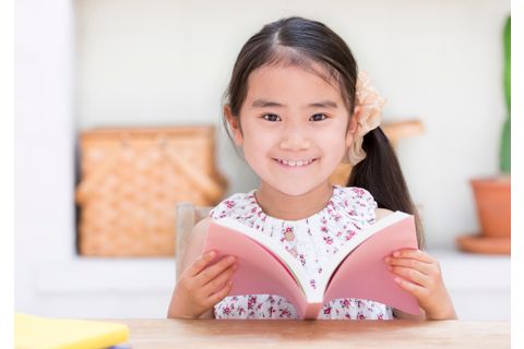 読書を通じて、国語力を高めます。