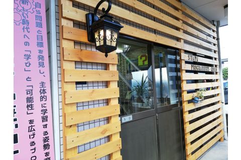 カフェのような雰囲気でお出迎え