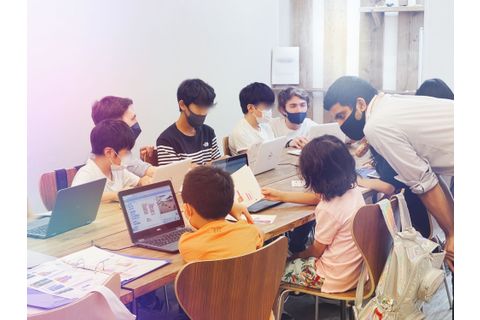インターナショナルな環境で学べるプログラミング教室