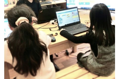 女性スタッフ在中。小さなお子さまや女の子の受講も増えています。（湯島教室）