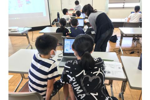 出張授業の様子です♪たくさんの子が参加してくれています。
