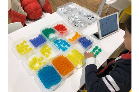 プログラミング教室の様子（教材：KOOV）