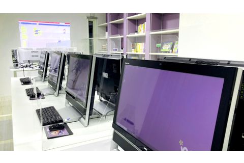 全席アクリルパネルを設置しています