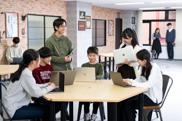 🐣 初心者でも安心 🐣 N高グループのプログラミング専門クラスを元にした実績ある授業内容！