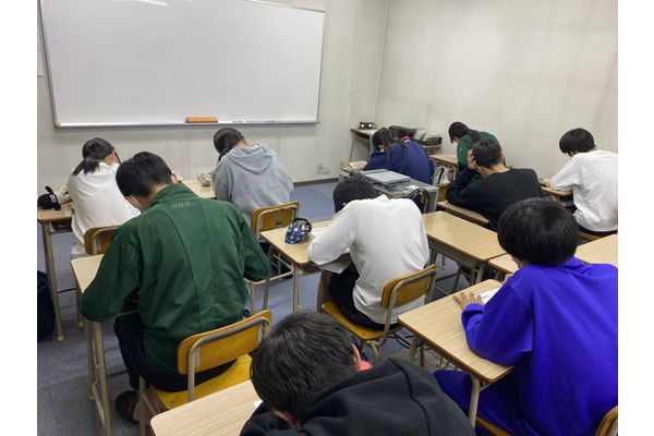 関校