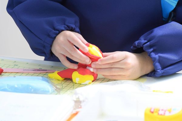 絵画・造形・イラスト・デザインなど多彩な表現方法に触れられる