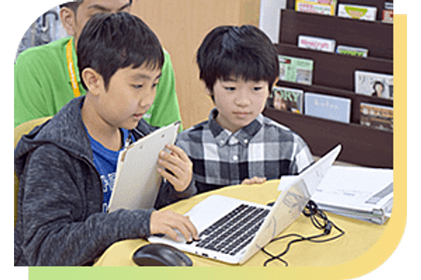 先生1に対し生徒が2〜3人でそれぞれの進捗に合わせて授業を進めていきます。