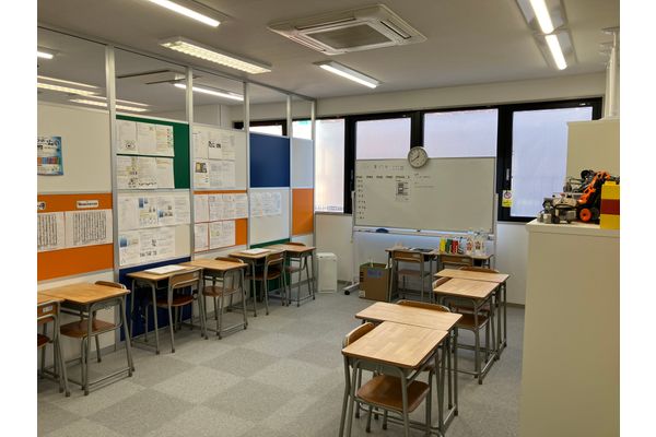 教室内は広々としています