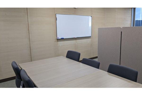 レッスンをサポートしてくれる大型ホワイトボード