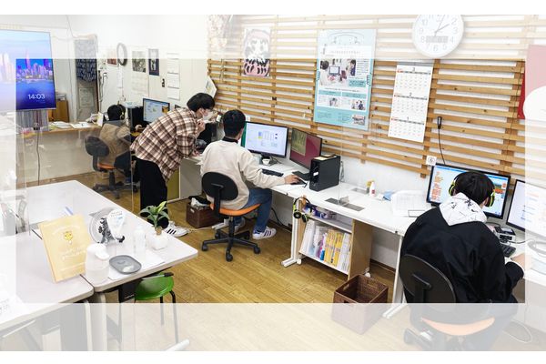 お隣の生徒さんとの距離、なんと約２メートル！
