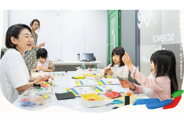 1回90分・月2回でじっくり作品制作に取り組める授業