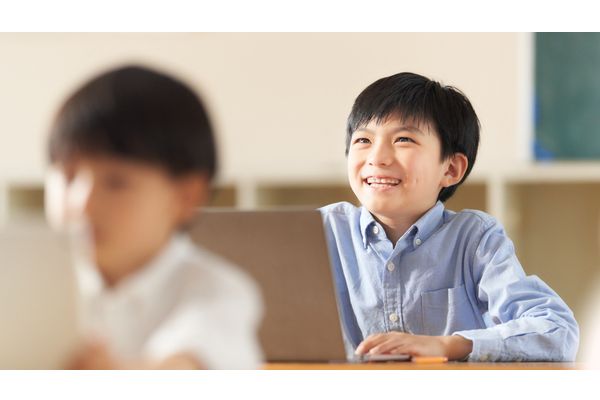 基礎から応用へのステップアップ形式で学ぶ！