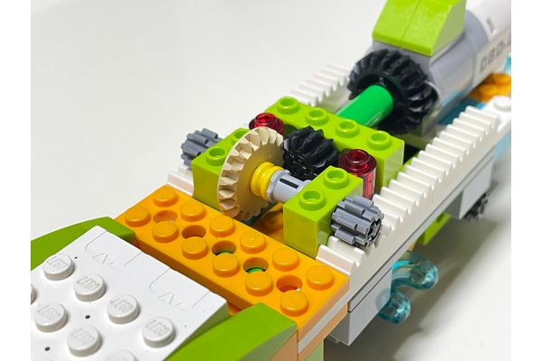 プログラミングだけではない多様な学び