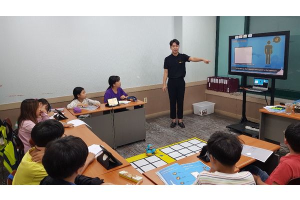 ネイティブ講師が授業を担当！だから活きた英語が身につく！