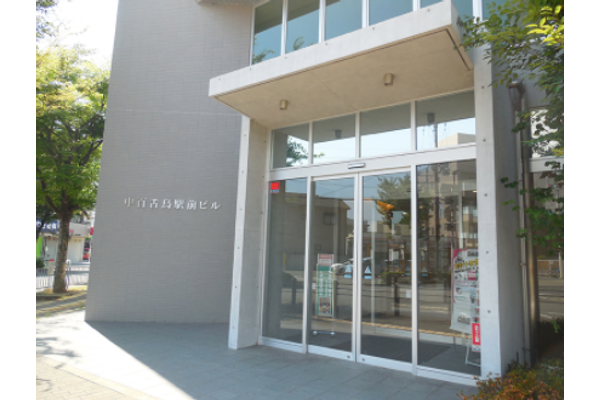 駅から徒歩2分、送り迎えしやすいバスロータリー前