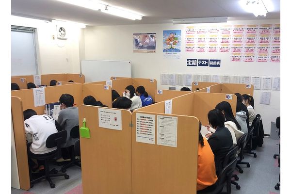 個別授業塾「スクールIE岩沼校」内に併設！自学自習での利用もOK♪