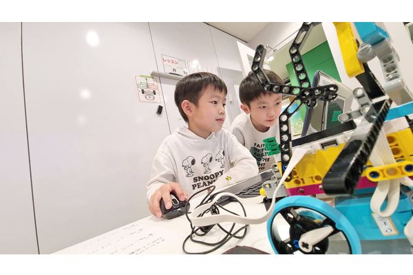 ペアで協力して取り組むことで協調性を育む