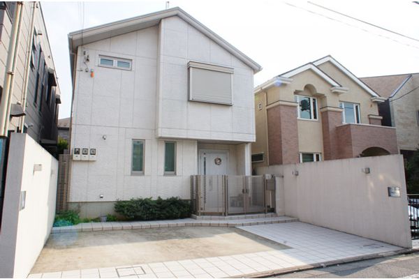 戸建てを利用した施設｜家庭的で落ち着いた雰囲気
