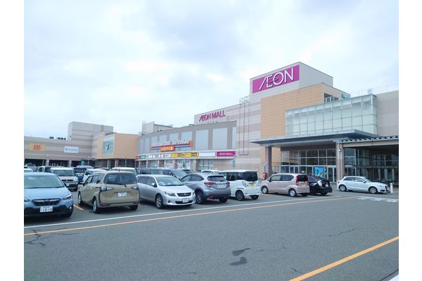 イオンモール新発田店内でレッスンが受けられます。