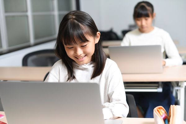 Scratchから、コードプログラミングまで