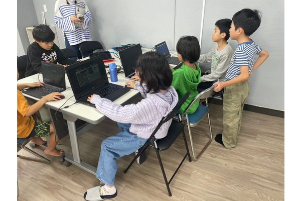 子どもたちみんなで仲良く、相談しあいながら一緒に成長していくことを目指しています