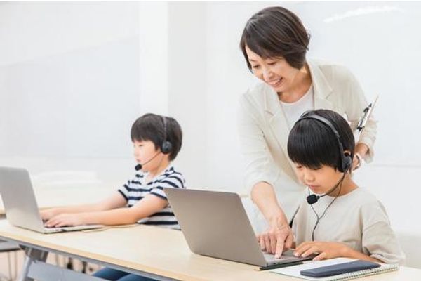社会人の専任講師による個別指導を行います