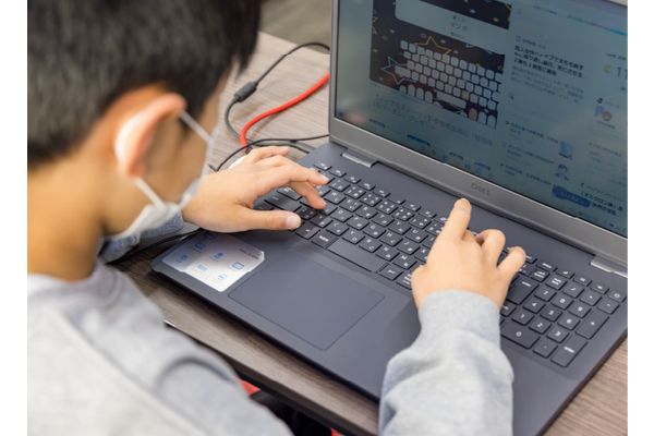 パソコンやプログラミングが初めてでも安心して取り組める、 基礎能力を高める準備運動を行っています。　