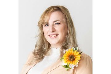 Stephanie (Instructor, Australian)